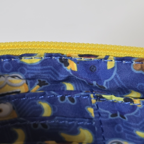 Loungefly Despicable Me Minions Wristlet Wallet Nwt - Picture 3 of 4